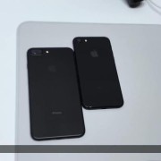 iphone7亮黑和磨砂黑哪个好看（iphone7亮黑色和磨砂黑对比）