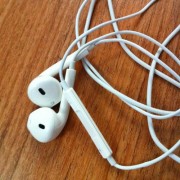 为什么苹果耳机的线要比苹果手机线细？(iphone5耳机多少cm)