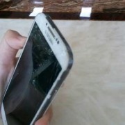 三星手机屏幕碎了怎么办三星手机a7换屏多少钱？(高仿三星a5多少钱)