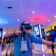 VR虚拟现实体验馆一个人玩一次多少钱？玩vr一次多少钱