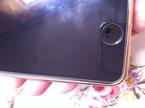 我的手机外表的屏幕有一道裂痕，但是还能用，谁能告诉我最外面的这层玻璃壳叫啥，换个多少钱，中兴u880？(中兴b880换屏多少钱)  第1张