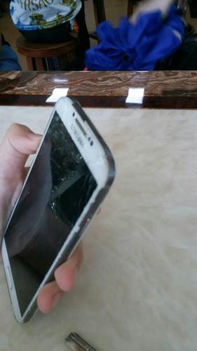 三星手机屏幕碎了怎么办三星手机a7换屏多少钱？(高仿三星a5多少钱)  第3张