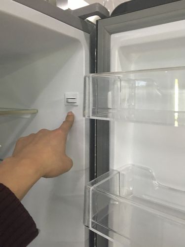 冰箱漏水孔堵塞怎么办？(冰箱门弧度是多少度)  第1张